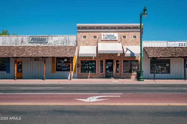 $600,000 | 466 West Smoke Tree Road, Gilbert, AZ 85233