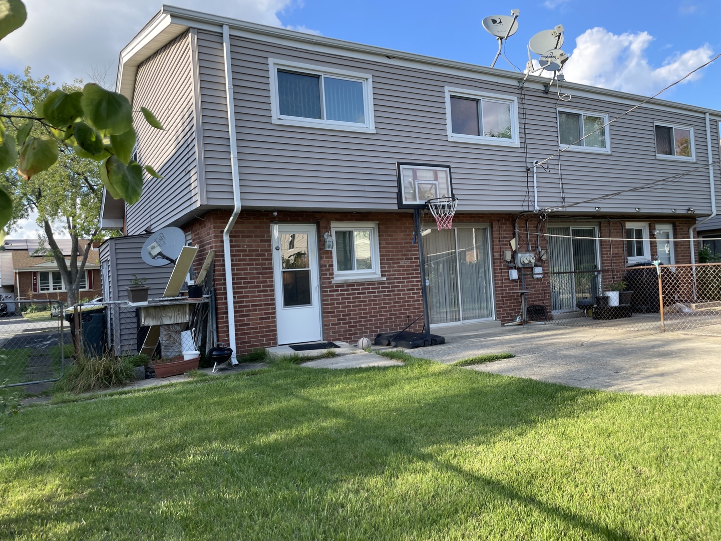 9137 Barberry Lane, Unit 9137 Des Plaines, IL 60016 - Photo 21 of 22 a front view of a house with a garden and plants