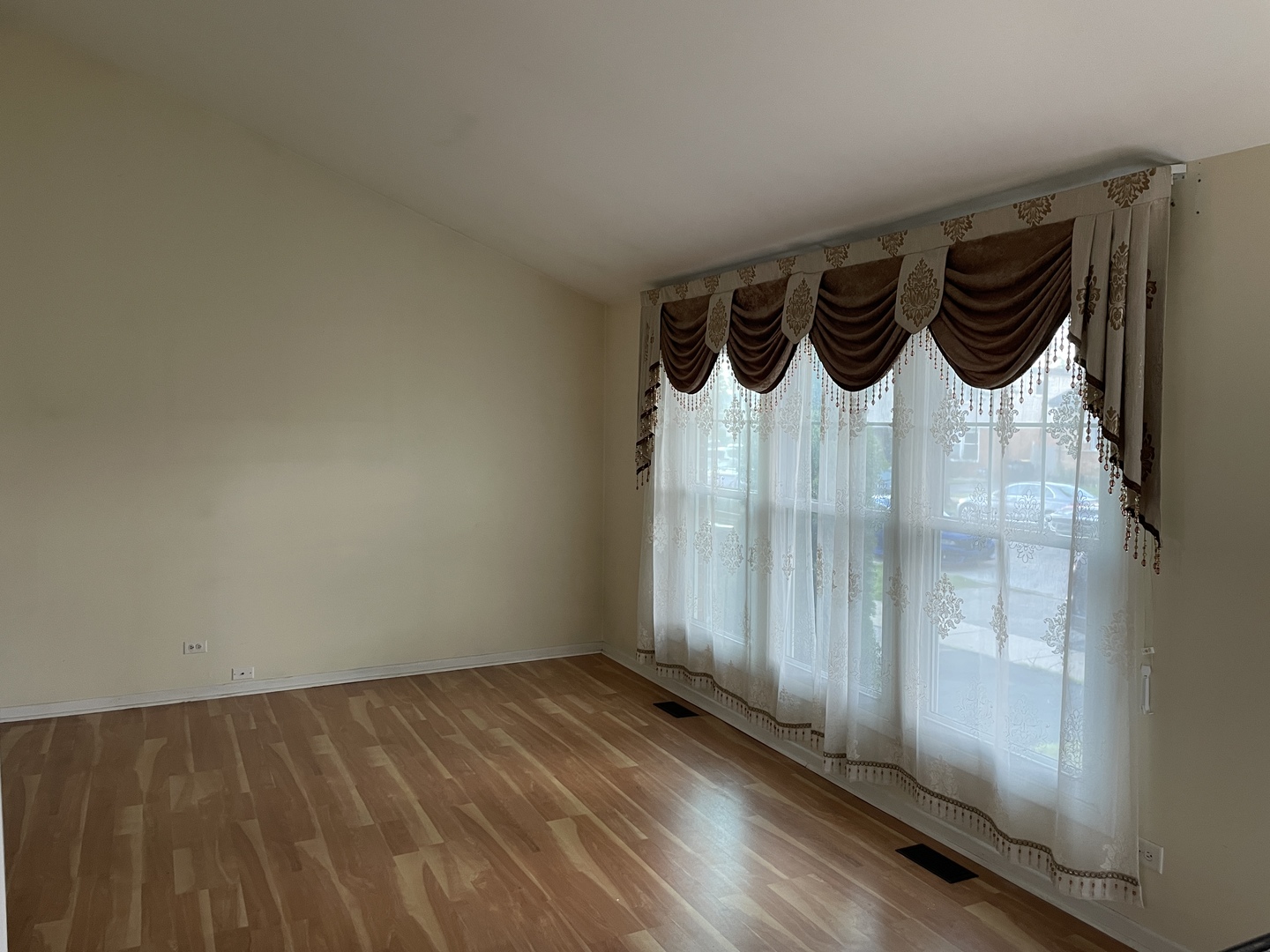 9137 Barberry Lane, Unit 9137 Des Plaines, IL 60016 - Photo 4 of 22 a view of a garage