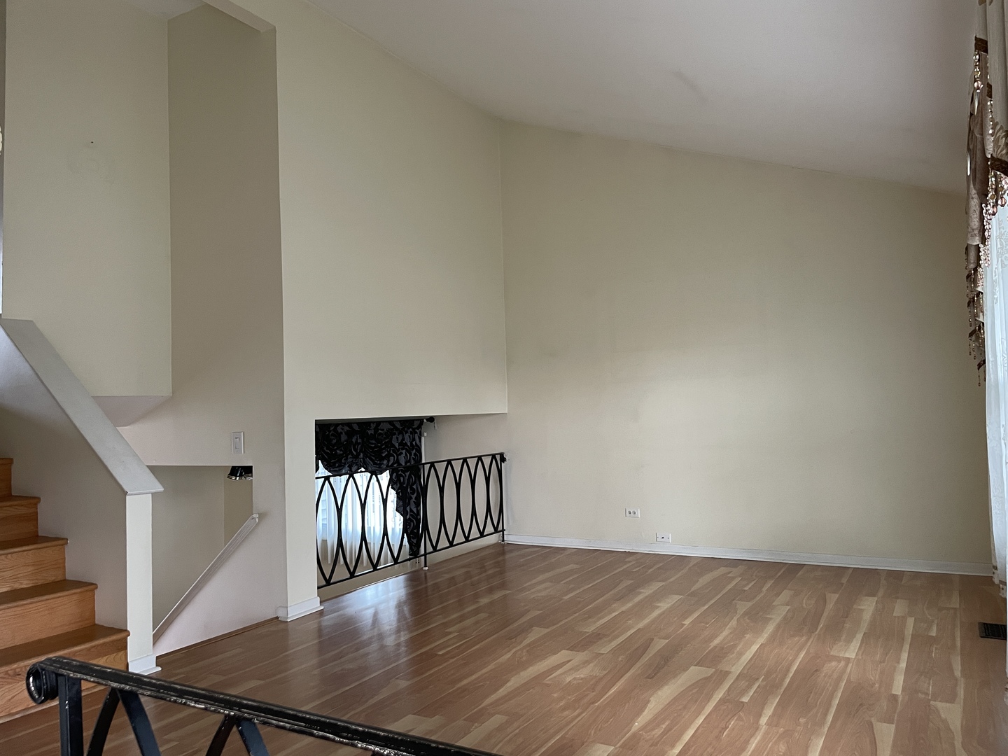 9137 Barberry Lane, Unit 9137 Des Plaines, IL 60016 - Photo 5 of 22 a view of a hallway with wooden floor