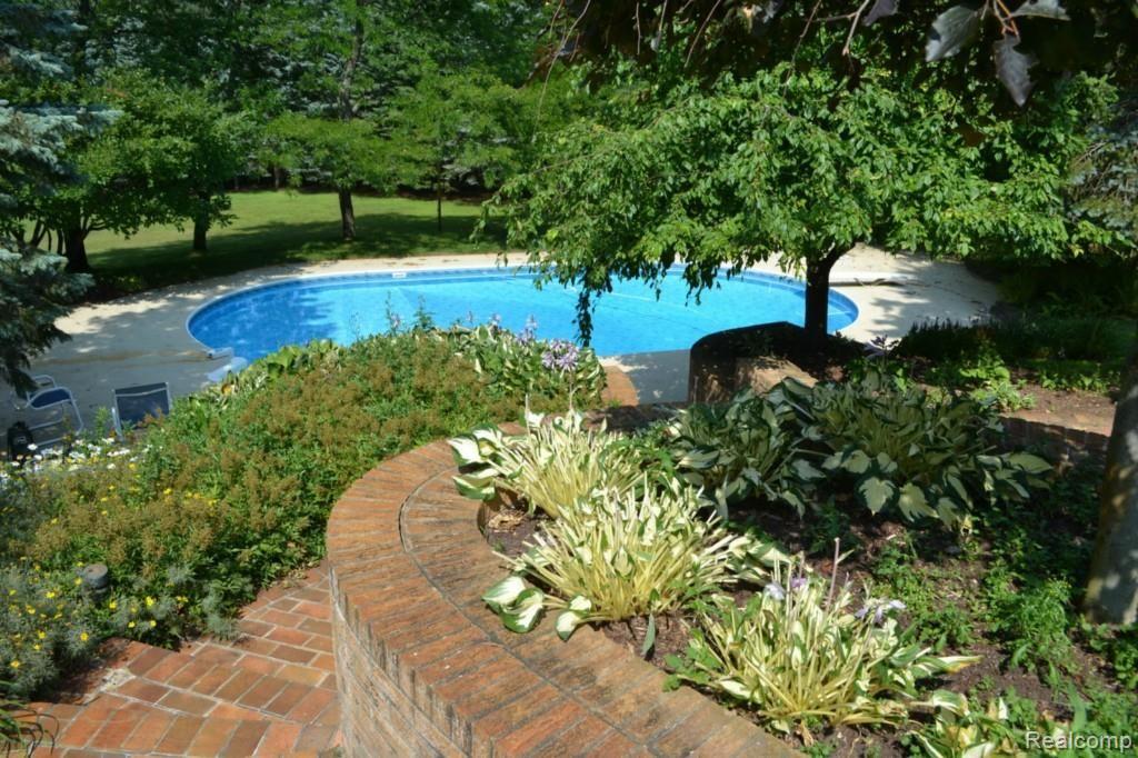 2600 Cullen Road Howell, MI 48855 - Photo 5 of 14 Lovely In-Ground Pool