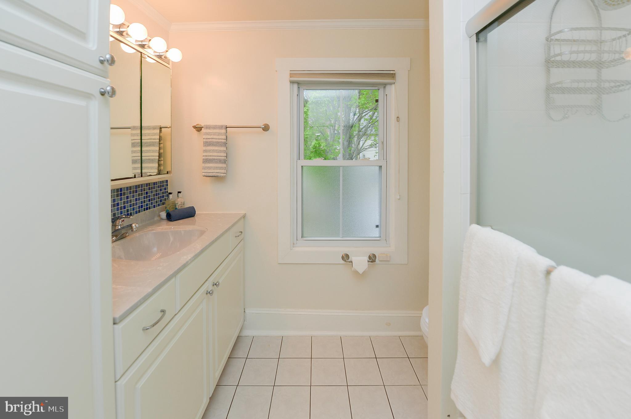 209 Riverview Road Swarthmore, PA 19081 - Photo 29 of 50 Hall Bathroom with tub/shower