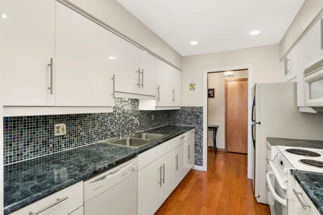 $165,000 | 6300 Xerxes Avenue South, Unit 31, Edina, MN 55435