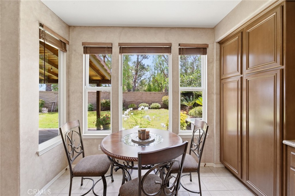 11515 Venezia Way Porter Ranch, CA 91326 - Photo 12 of 41 Breakfast Area