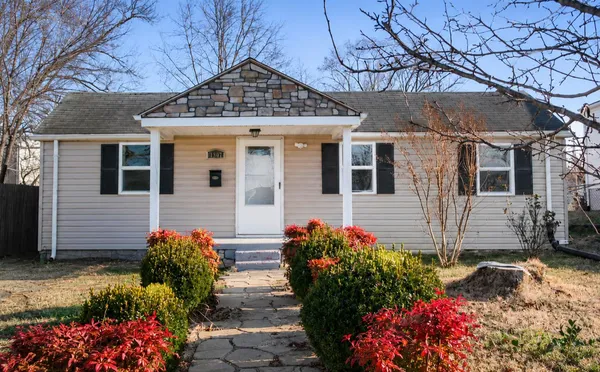 $320,000 | 1307 Monroe Avenue, Front Royal, VA 22630