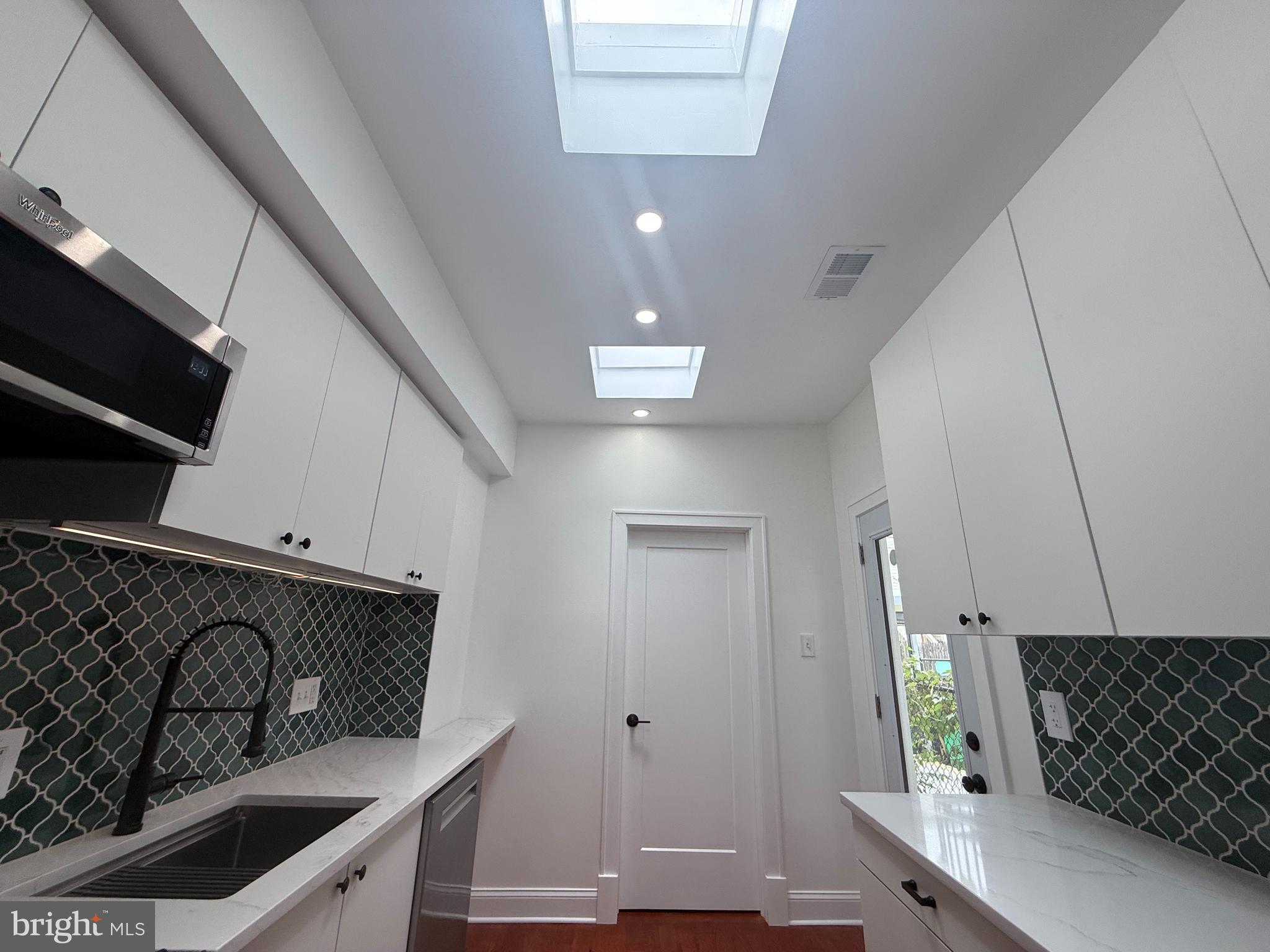 1113 Holbrook Terrace Northeast Washington, DC 20002 - Photo 7 of 72