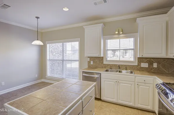 $293,900 | 101 Burnham Court, Clinton, MS 39056