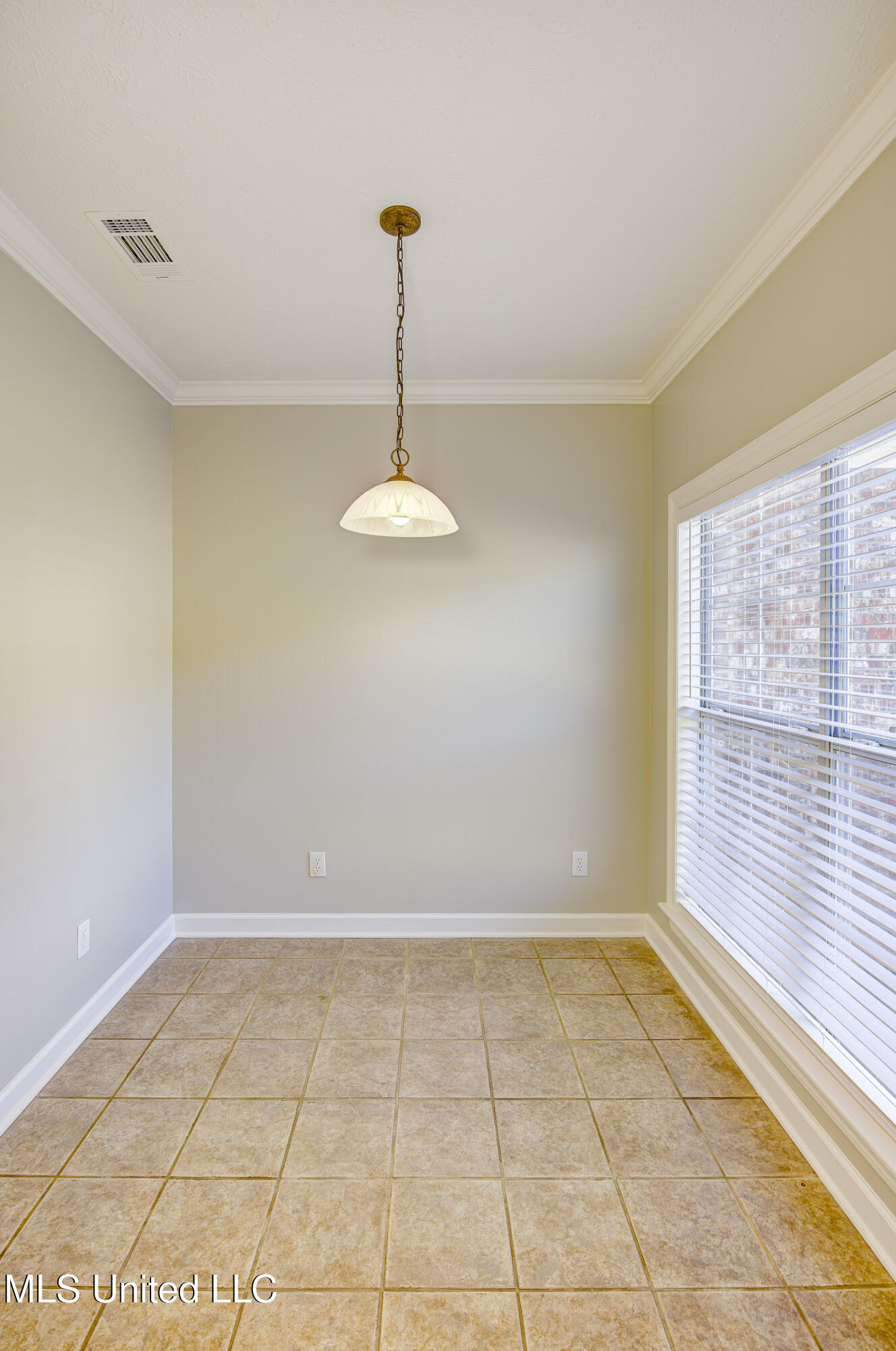 101 Burnham Court Clinton, MS 39056 - Photo 16 of 50 Kitchen Breakfast Nook 1