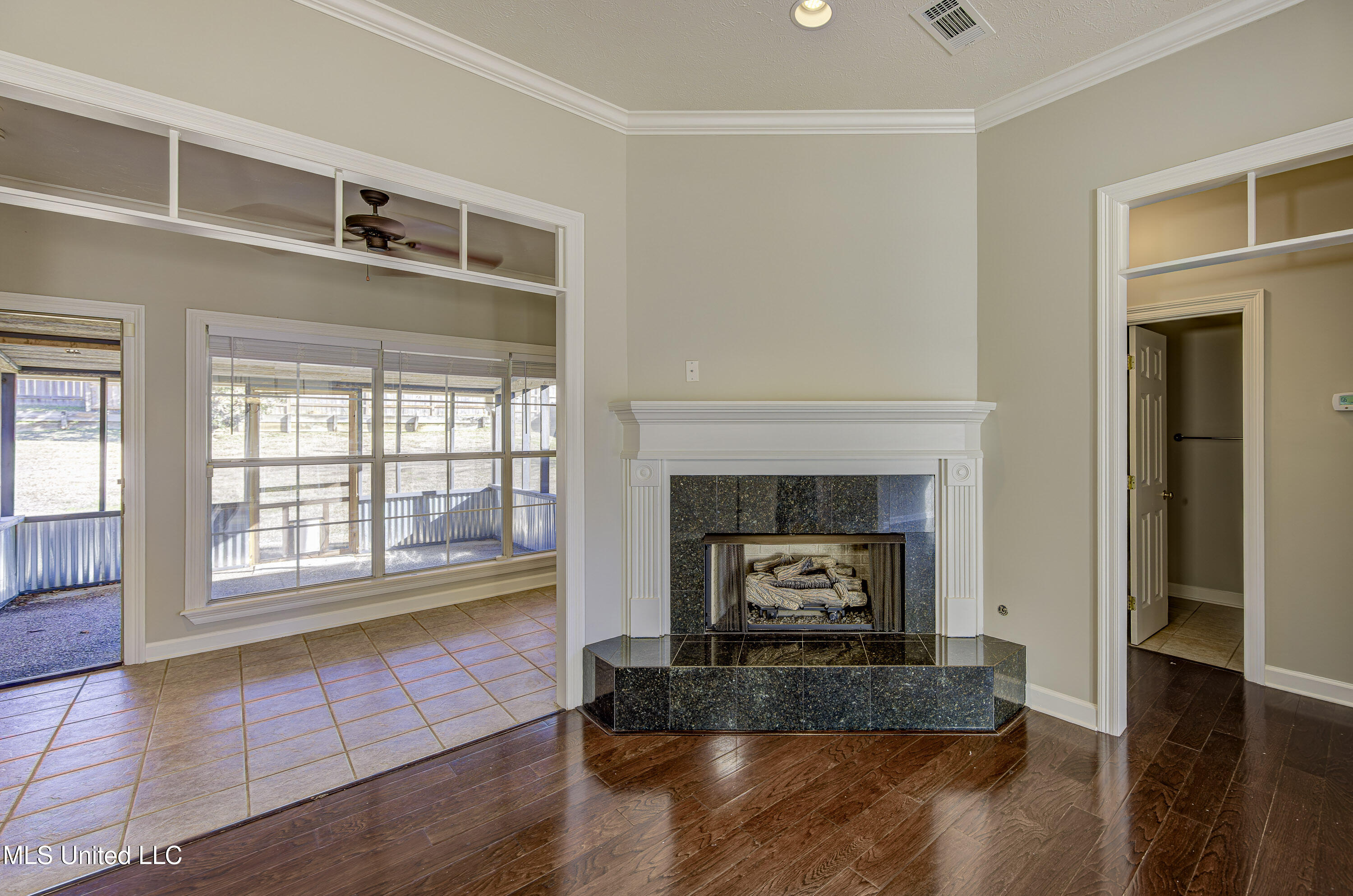 101 Burnham Court Clinton, MS 39056 - Photo 9 of 50 Living Room and Sunroom