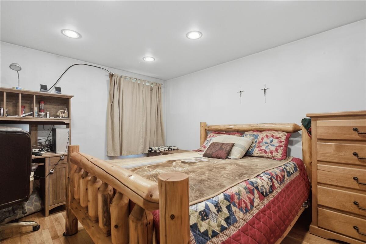 46 Abbott Hill Road West Paris, ME 04289 - Photo 21 of 51 Primary bedroom