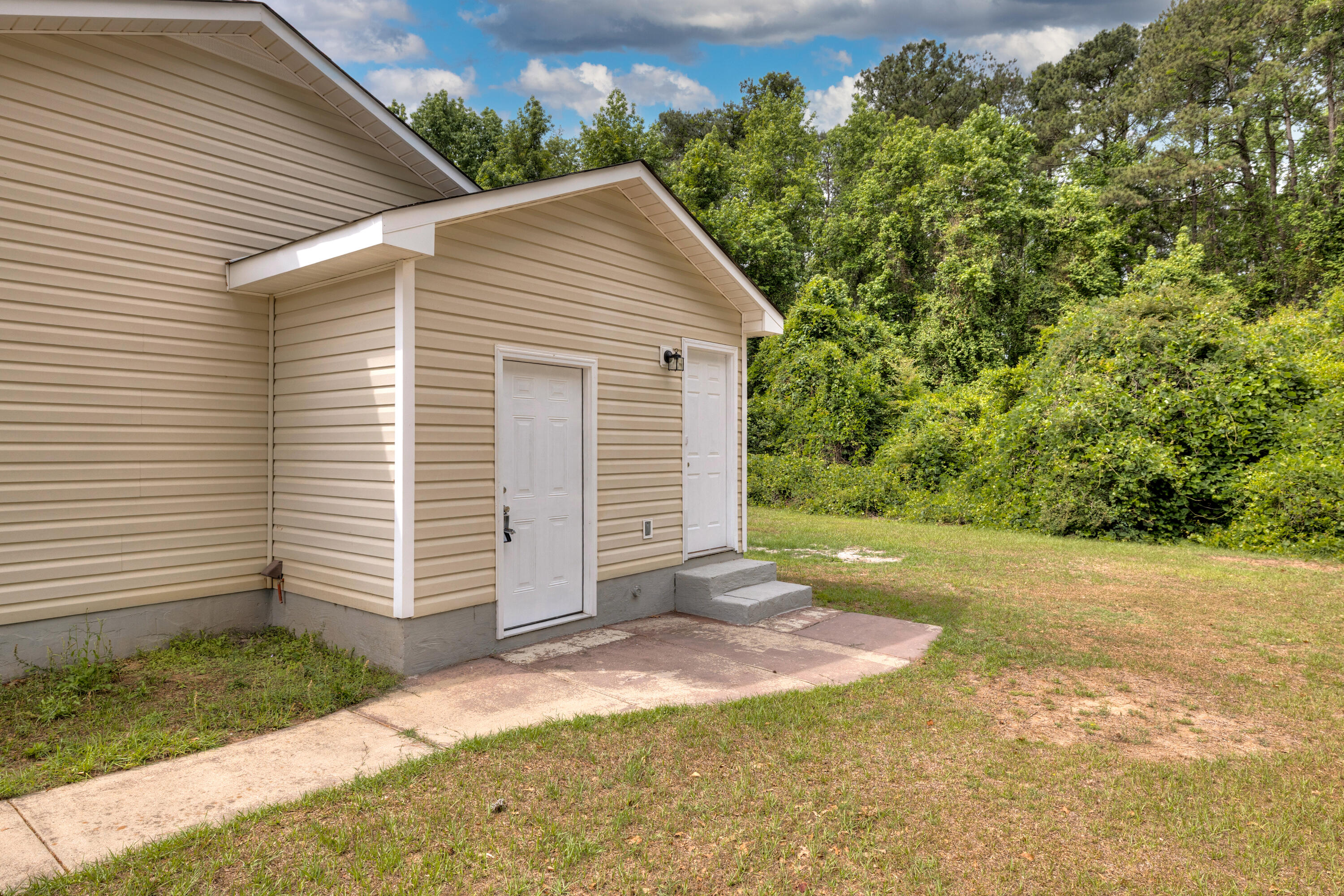 1053 Decatur Street Sumter, SC 29150 - Photo 4 of 28 04