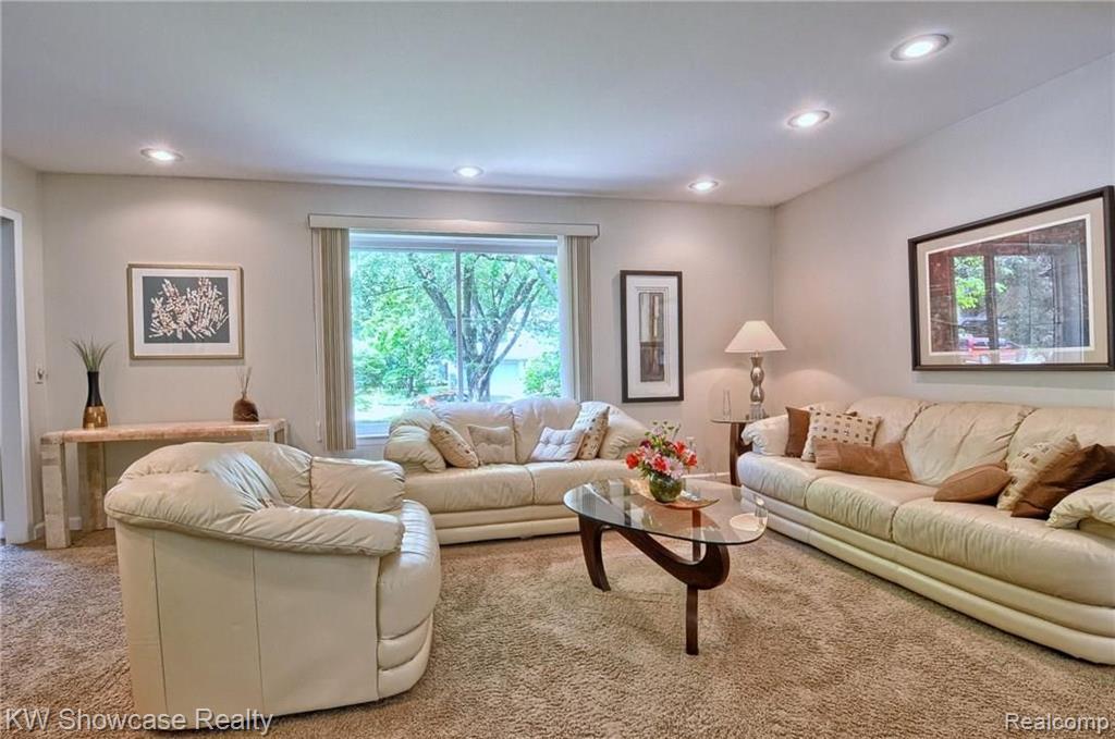 30654 High Valley Road Farmington Hills, MI 48331 - Photo 14 of 43