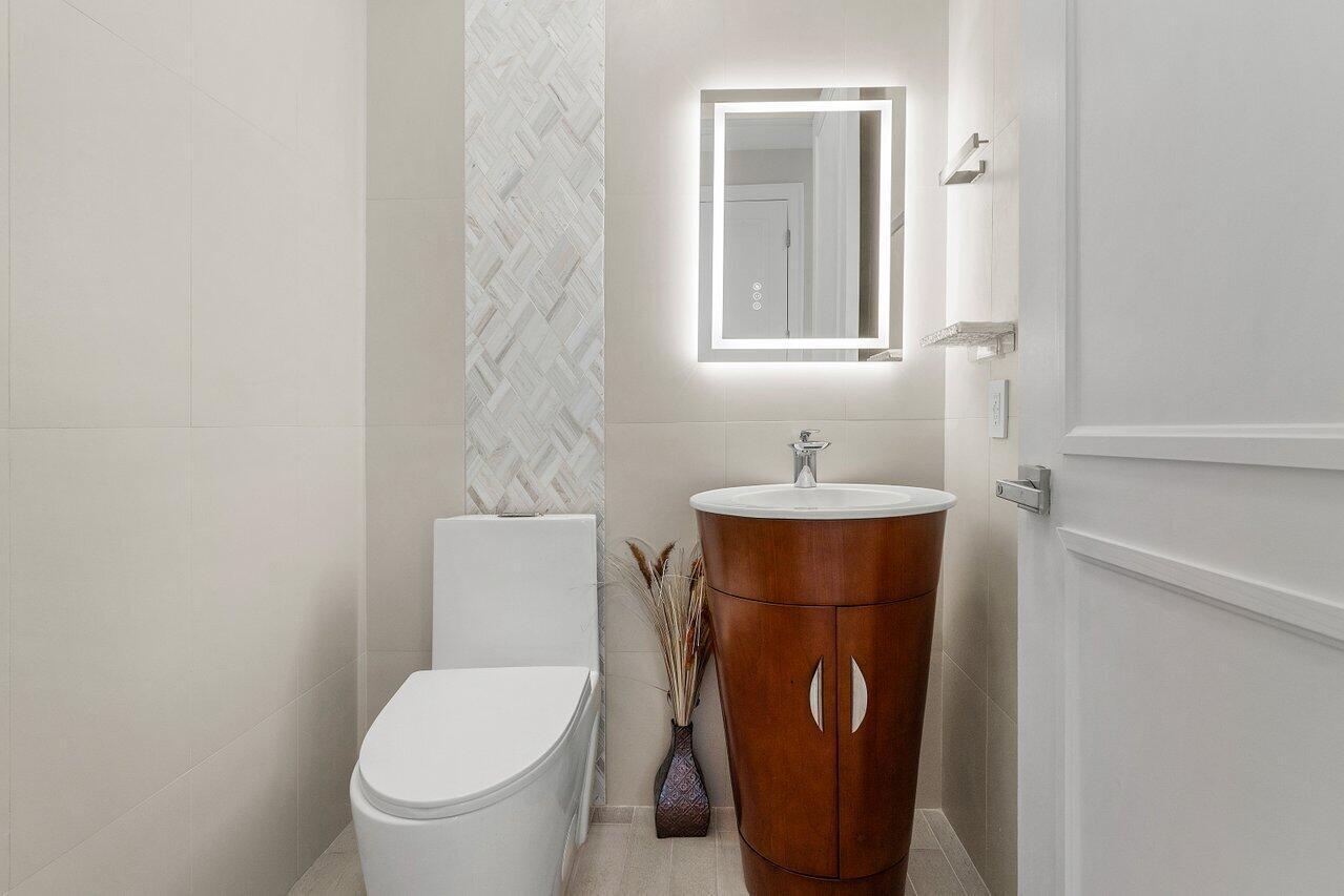 11164 Boca Woods Lane Boca Raton, FL 33428 - Photo 9 of 53 Powder