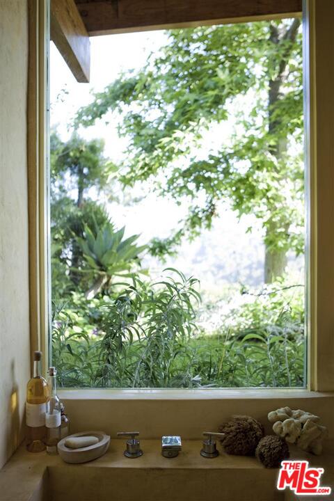 2116 Queensferry Road Los Angeles, CA 90049 - Photo 11 of 16 Gallery Image 11