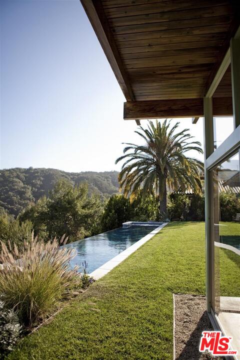 2116 Queensferry Road Los Angeles, CA 90049 - Photo 12 of 16 Gallery Image 12