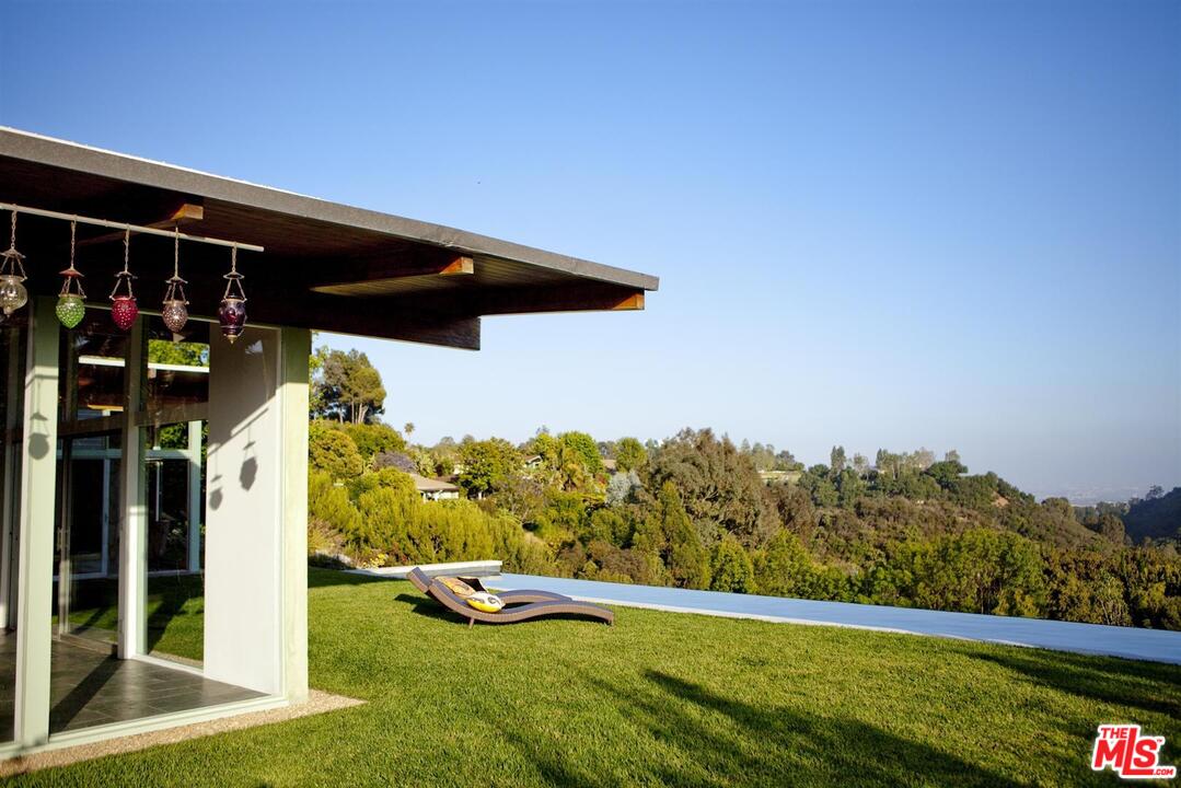 2116 Queensferry Road Los Angeles, CA 90049 - Photo 15 of 16 Gallery Image 15