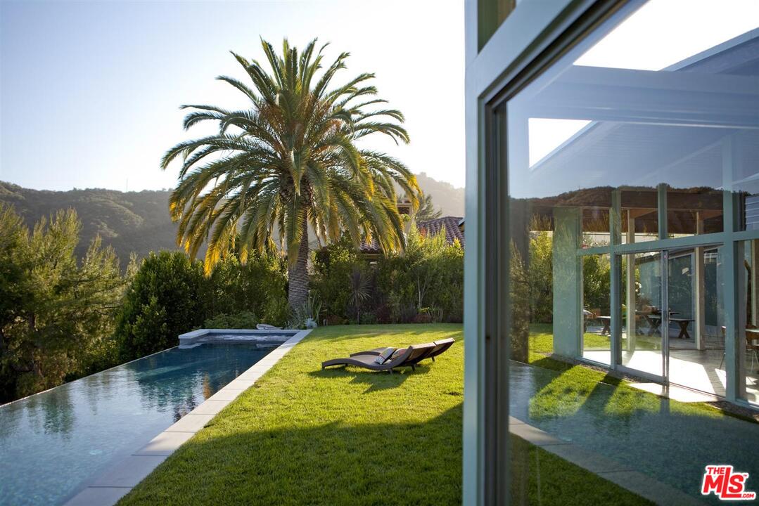 2116 Queensferry Road Los Angeles, CA 90049 - Photo 16 of 16 Gallery Image 16