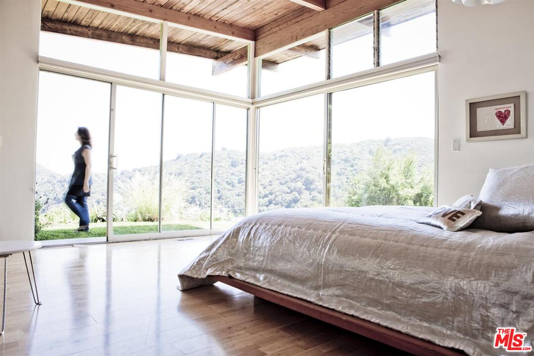 2116 Queensferry Road Los Angeles, CA 90049 - Photo 8 of 16 Gallery Image 8