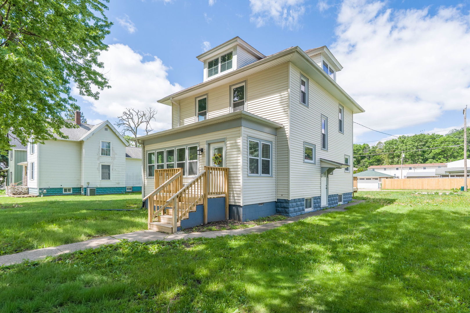 924 North 3rd Street Clinton, IA 52732 - Photo 2 of 43
