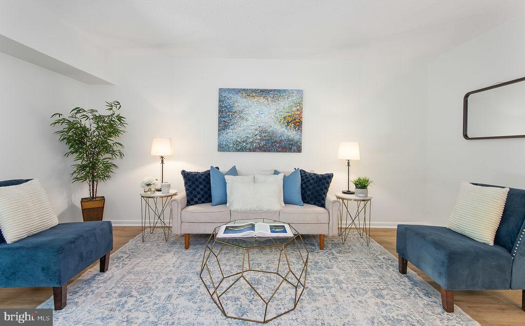 11600 Stoneview Square, Unit 60/2B Reston, VA 20191 - Photo 12 of 27 a living room with furniture and a potted plant