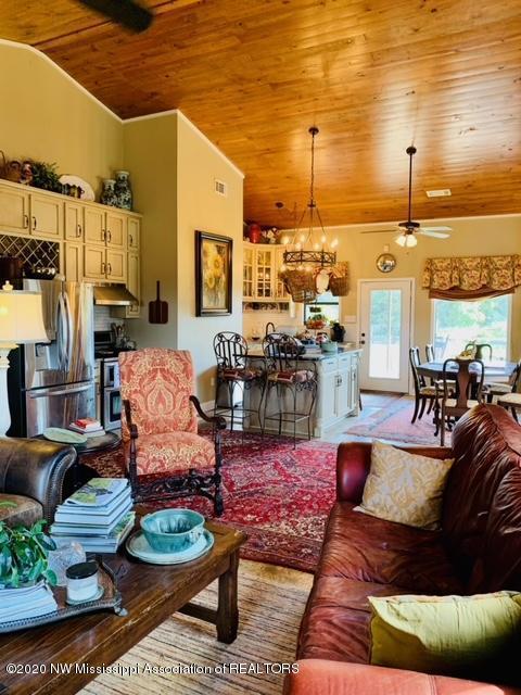 2182 Barr Road Coldwater, MS 38618 - Photo 3 of 21 seventeen