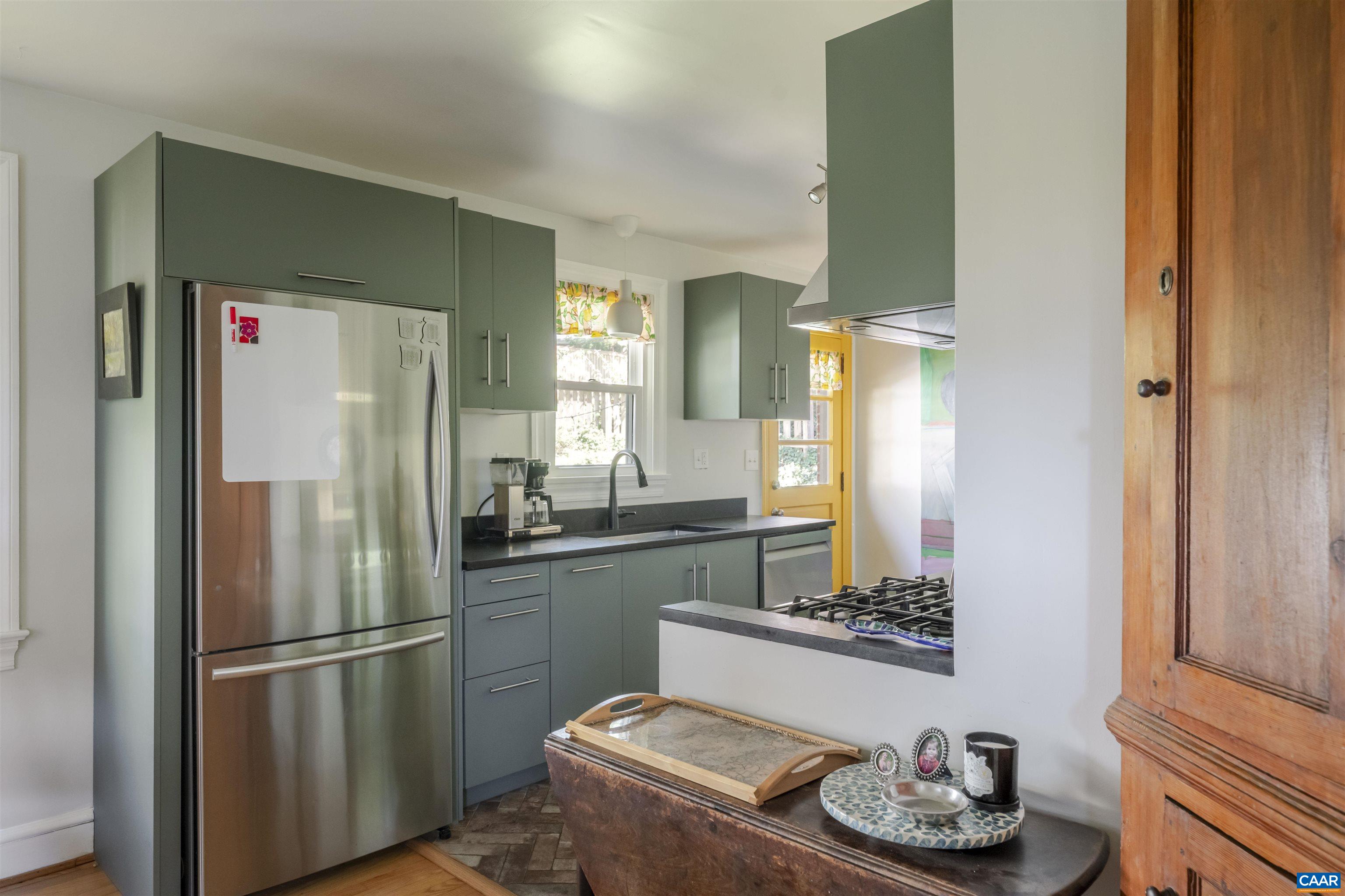 1531 Rugby Avenue Charlottesville, VA 22903 - Photo 9 of 30