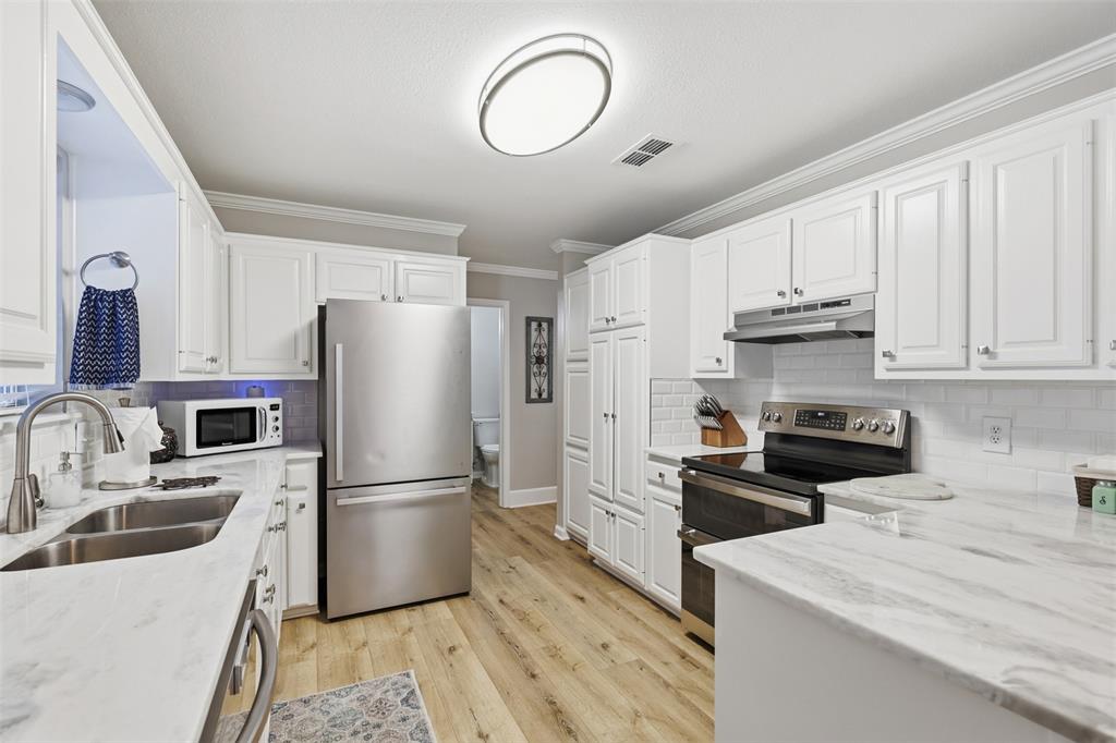 105 Cheyenne Trail Gilmer, TX 75644 - Photo 8 of 35 a kitchen with granite countertop a refrigerator stove and sink
