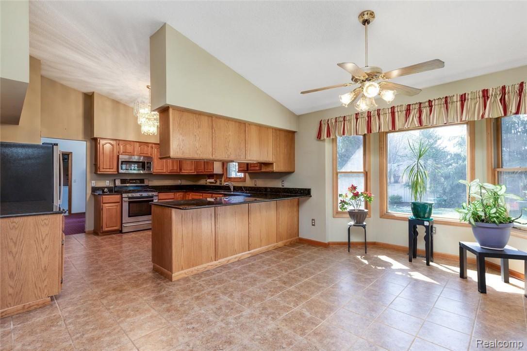 27227 King Road Romulus, MI 48174 - Photo 10 of 23 27227 King Rd Brownstown-large-006-11-27227 King Road Brownstown MI-1500x1000-72dpi.jpg