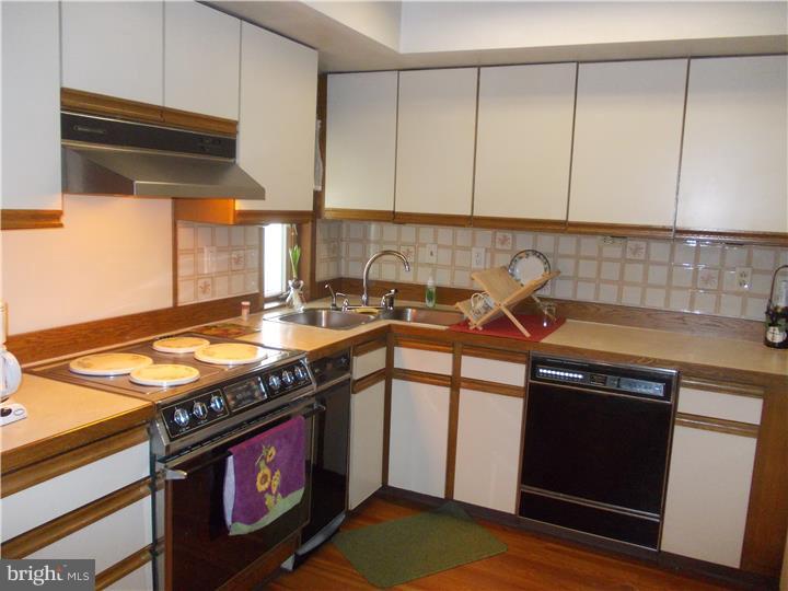 34 Jollybrook Road Levittown, PA 19056 - Photo 3 of 23 Kitchen