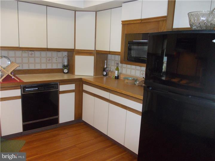 34 Jollybrook Road Levittown, PA 19056 - Photo 4 of 23 Kitchen