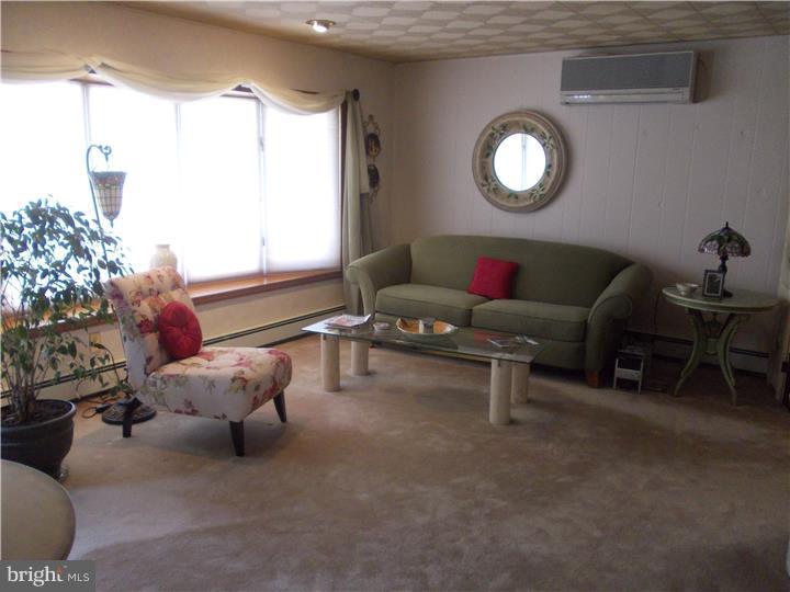 34 Jollybrook Road Levittown, PA 19056 - Photo 8 of 23 Living Room
