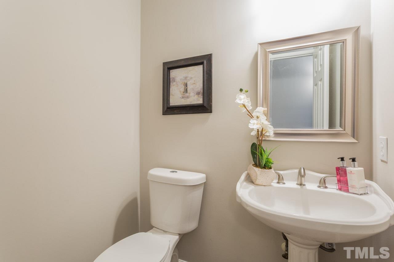 5505 Raddington Street Raleigh, NC 27613 - Photo 20 of 25 a bathroom with a sink toilet and a mirror