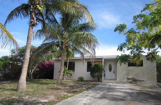 540 Oleander Road Lantana, FL 33462 - Photo 1 of 15 Front