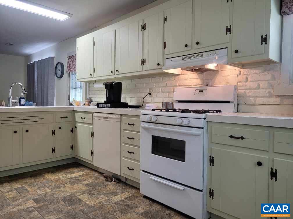 916 Hensley Road Mineral, VA 23117 - Photo 11 of 66 Kitchen