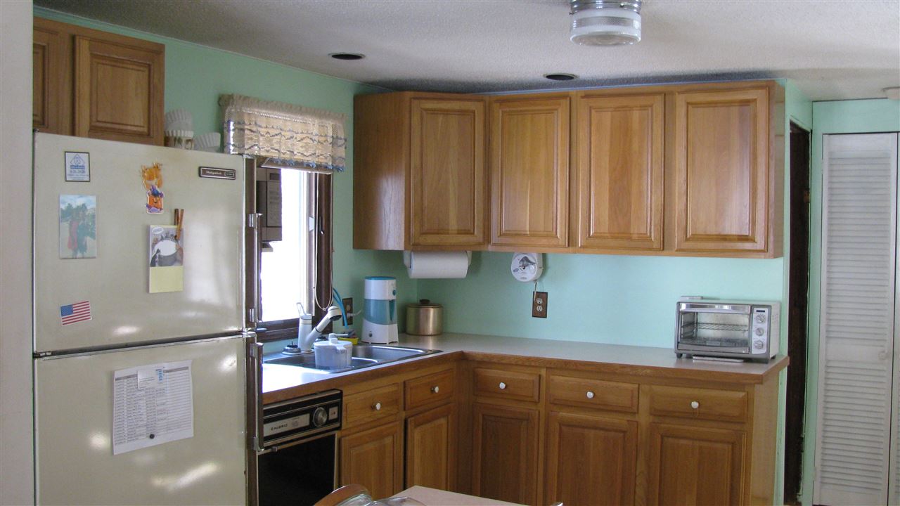 71 Goodhue Road Derry, NH 03038 - Photo 2 of 36