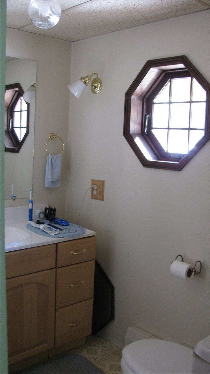 71 Goodhue Road Derry, NH 03038 - Photo 13 of 36