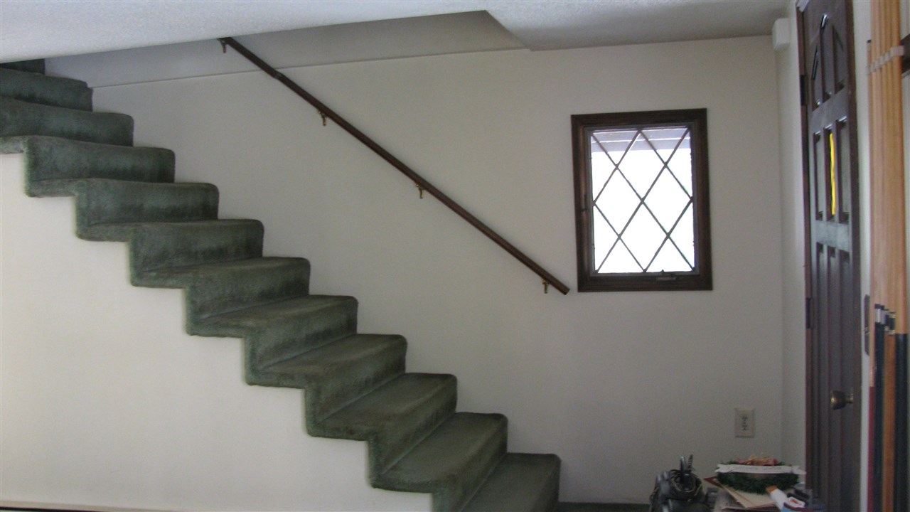 71 Goodhue Road Derry, NH 03038 - Photo 16 of 36