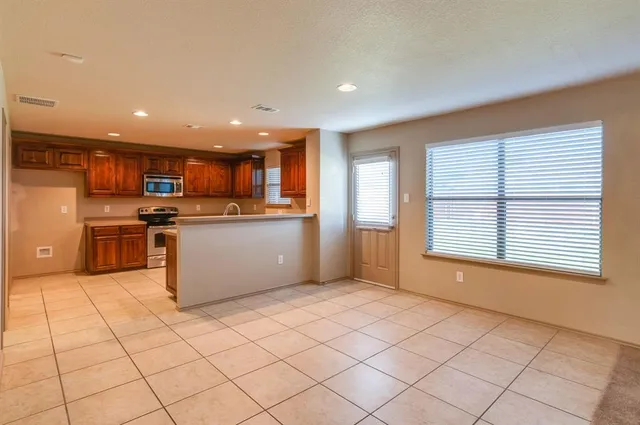 $1,995 | 6652 Friendsway Drive, Fort Worth, TX 76137