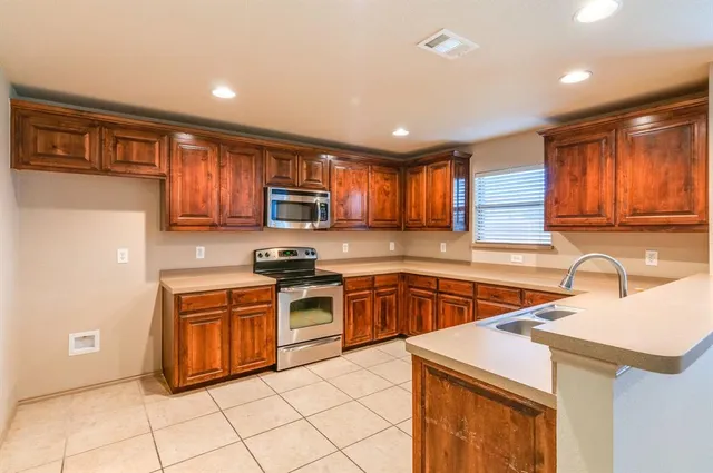 $1,995 | 6652 Friendsway Drive, Fort Worth, TX 76137