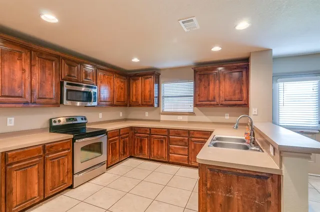 $1,995 | 6652 Friendsway Drive, Fort Worth, TX 76137