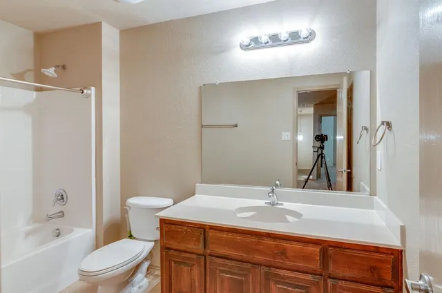 $1,995 | 6652 Friendsway Drive, Fort Worth, TX 76137