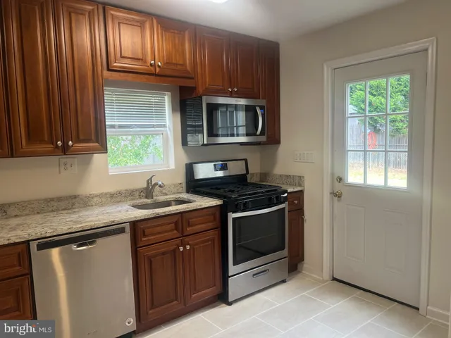 $1,950 | 2311 Henlopen Avenue, Wilmington, DE 19804