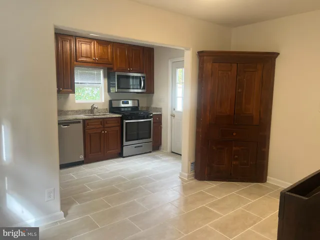 $1,950 | 2311 Henlopen Avenue, Wilmington, DE 19804