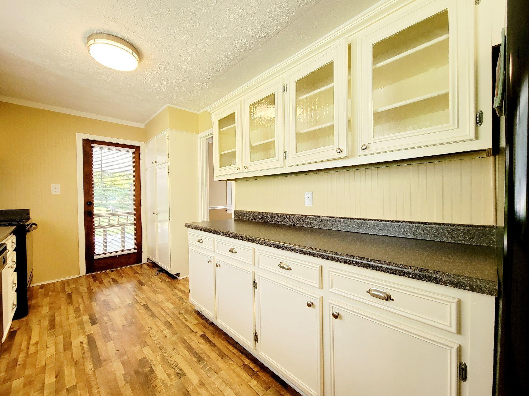 219 Outer Drive Oak Ridge, TN 37830 - Photo 10 of 31 Pretty counters