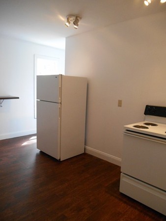 71 Willard Avenue Springfield, MA 01109 - Photo 5 of 15 Gallery Image 5