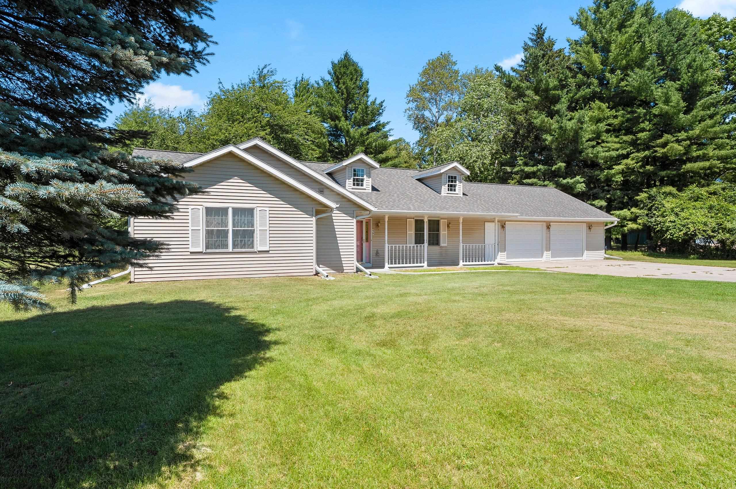 429 Jackson Street Oconto, WI 54153 - Photo 2 of 48
