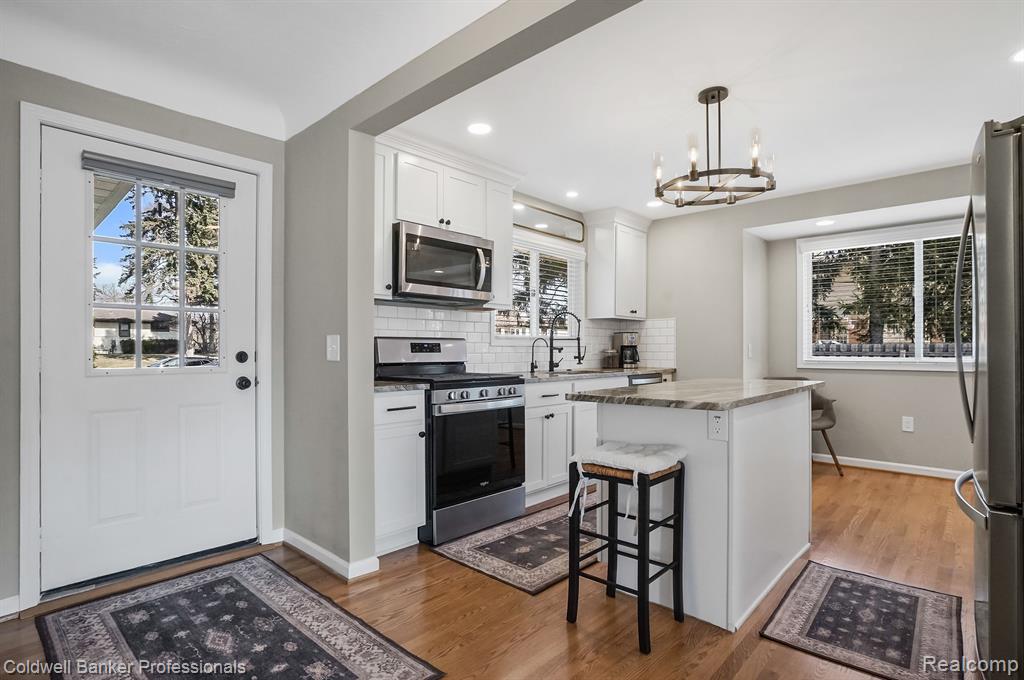 400 Red Oak Lane Rochester Hills, MI 48307 - Photo 5 of 48