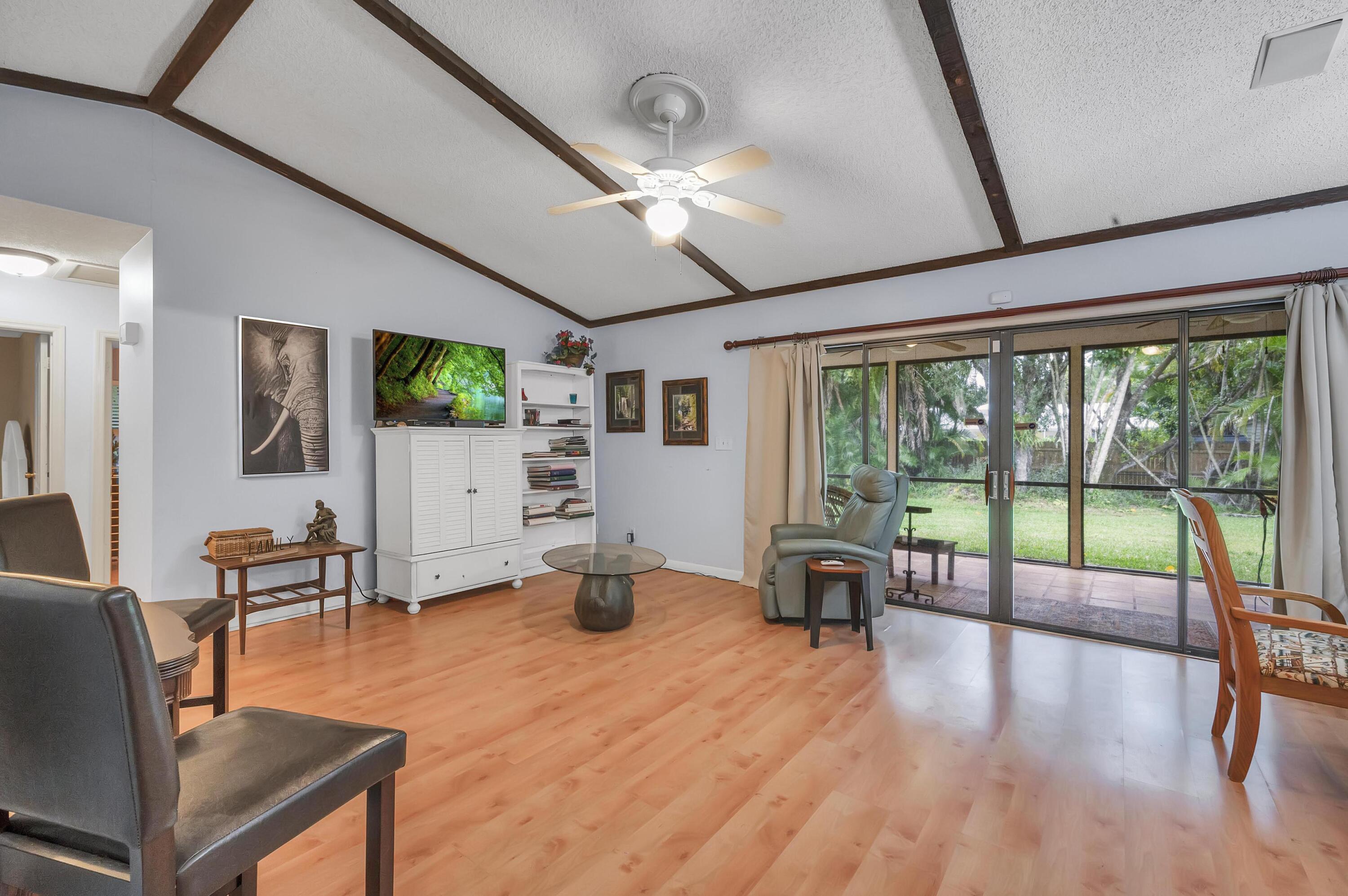 6826 Southwest Chase Court Stuart, FL 34997 - Photo 11 of 27 643ADD51-CBBA-41DF-973C-EA1A798AD4BD