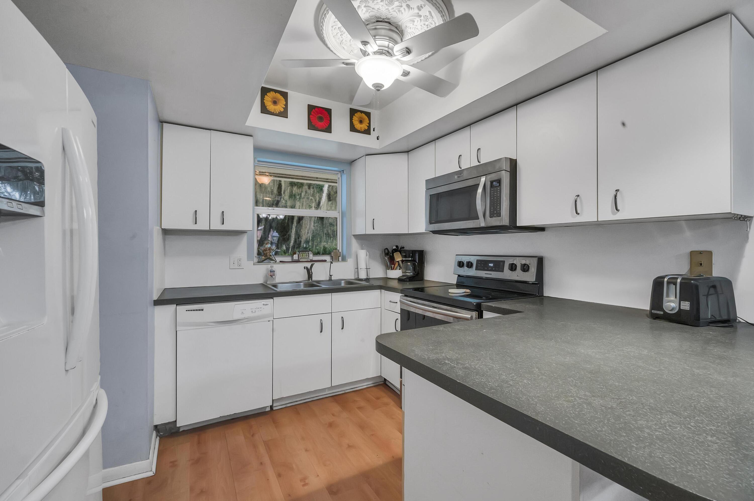 6826 Southwest Chase Court Stuart, FL 34997 - Photo 13 of 27 74FBF176-646E-4844-8373-8170C8786CBA