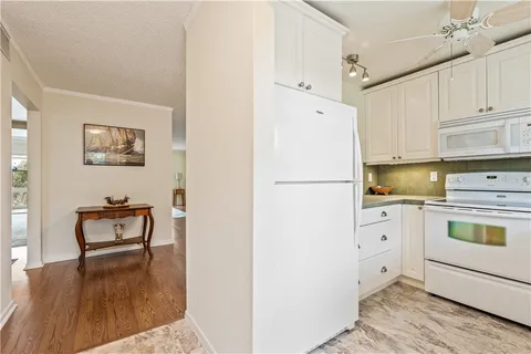 $299,000 | 275 Date Palm Road, Unit 403, Vero Beach, FL 32963
